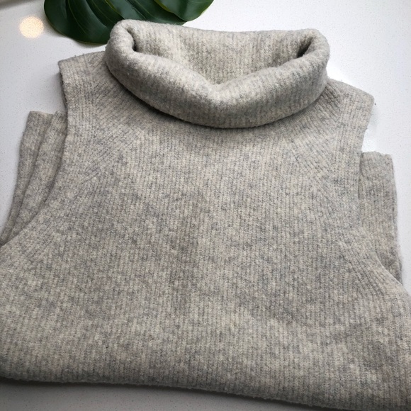 Community Topeka Sleeveless Turtleneck - Picture 5 of 8